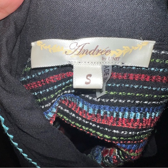 Andree by Unit embroidered floral blouse - Picture 5 of 6